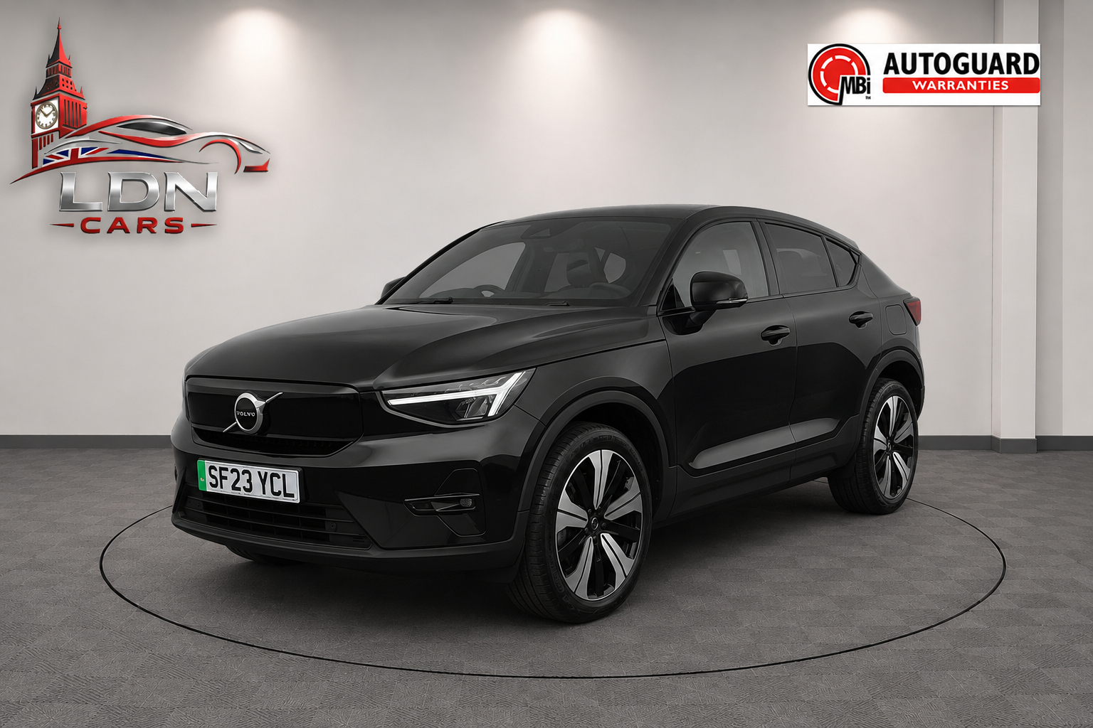 2023 VOLVO C40